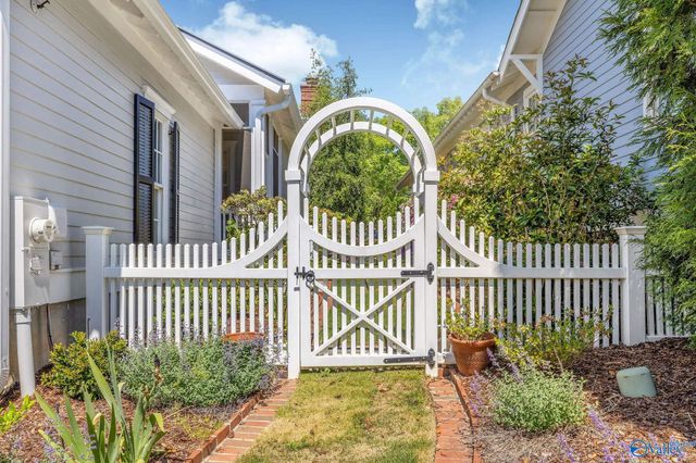 25 Chalkstone Street NW, Huntsville, AL 35806