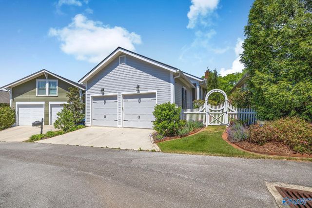 25 Chalkstone Street NW, Huntsville, AL 35806