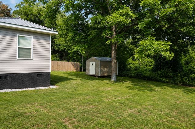 605 Hampton Street, Iva, SC 29655
