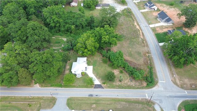 605 Hampton Street, Iva, SC 29655