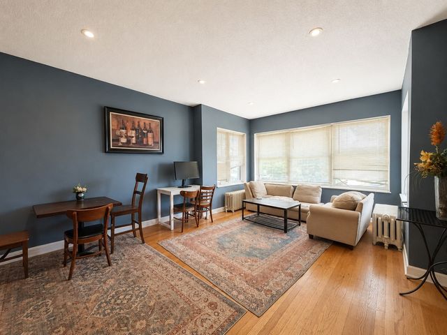 5837 N Washtenaw Avenue, Chicago, IL 60659