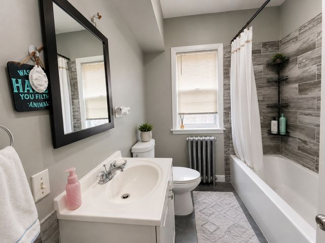 5837 N Washtenaw Avenue, Chicago, IL 60659