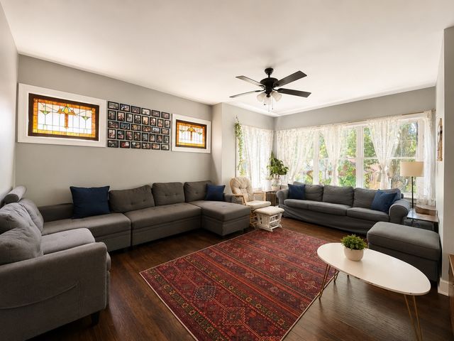 5837 N Washtenaw Avenue, Chicago, IL 60659