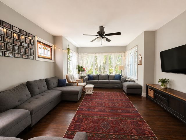 5837 N Washtenaw Avenue, Chicago, IL 60659