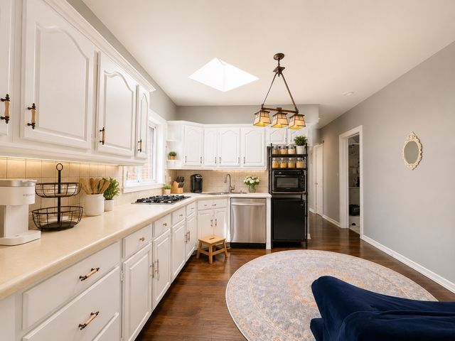 5837 N Washtenaw Avenue, Chicago, IL 60659