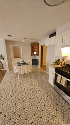 715 Edgebrook Ln, San Antonio, TX 78213