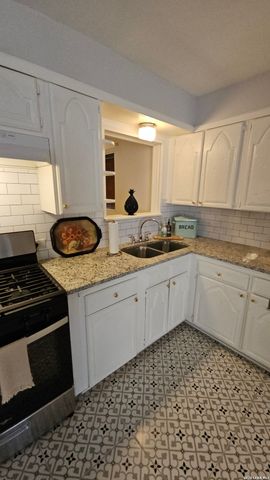 715 Edgebrook Ln, San Antonio, TX 78213
