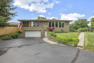 855 E Village Drive, Newark, OH 43055