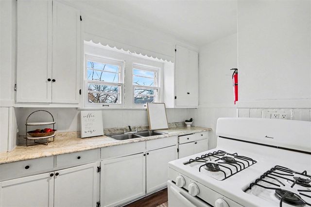 140 Dixie Avenue, Kalamazoo, MI 49001