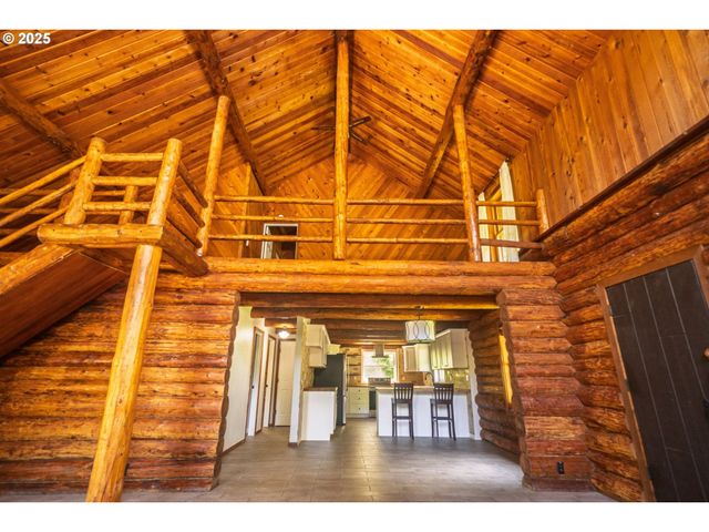 17285 RUSTIC Ln, Brookings, OR 97415