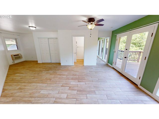 17285 RUSTIC Ln, Brookings, OR 97415