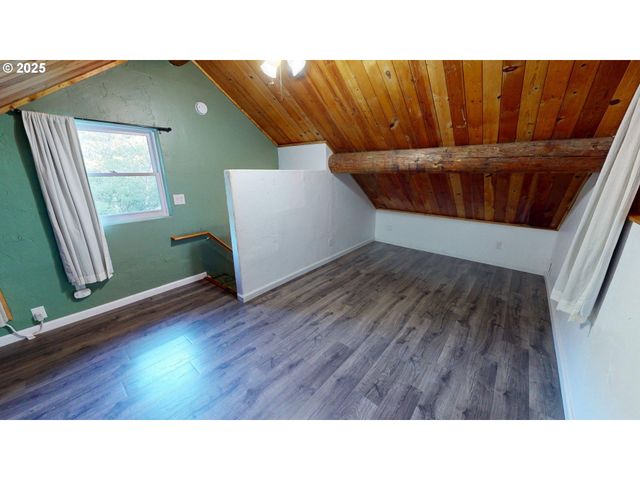 17285 RUSTIC Ln, Brookings, OR 97415