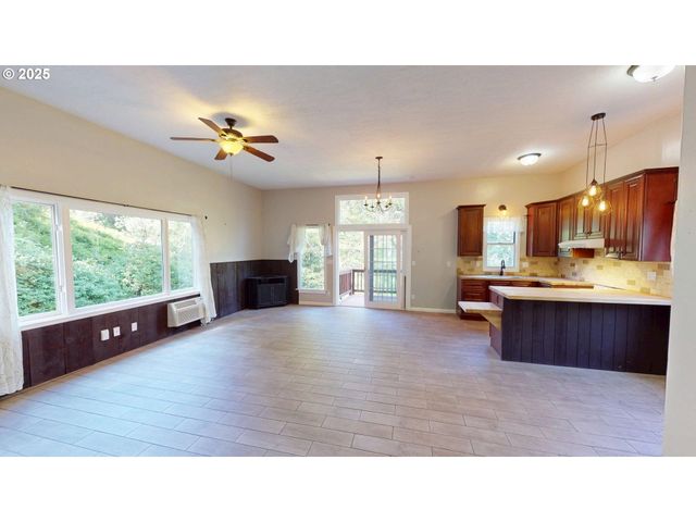 17285 RUSTIC Ln, Brookings, OR 97415