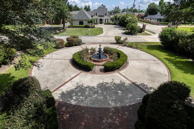1301 Charlestown, Lake Charles, LA 70605