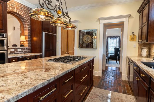 1301 Charlestown, Lake Charles, LA 70605