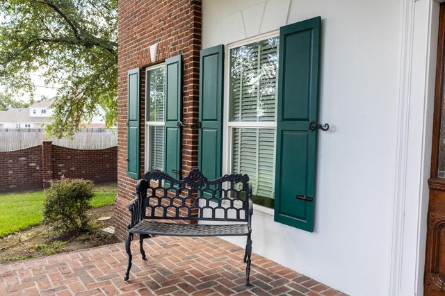 1301 Charlestown, Lake Charles, LA 70605