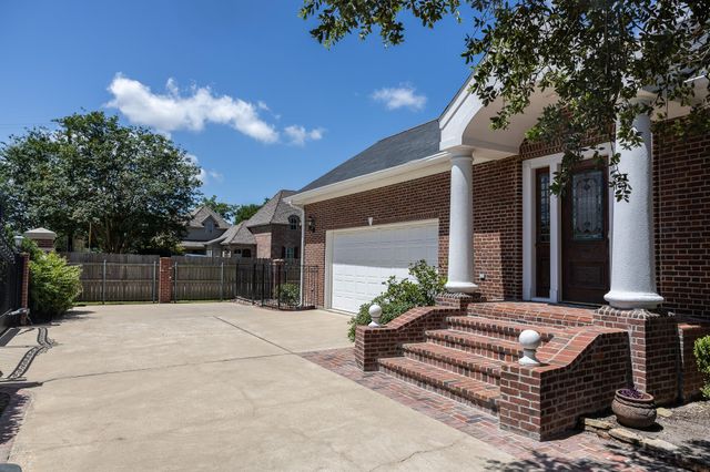 1301 Charlestown, Lake Charles, LA 70605