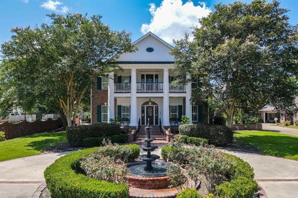 1301 Charlestown, Lake Charles, LA 70605