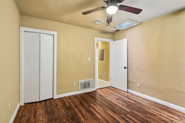 106 ROLLINS AVE, San Antonio, TX 78228