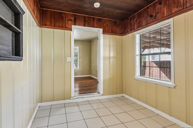106 ROLLINS AVE, San Antonio, TX 78228