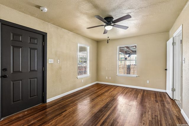 106 ROLLINS AVE, San Antonio, TX 78228