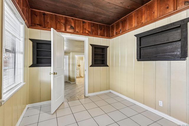 106 ROLLINS AVE, San Antonio, TX 78228