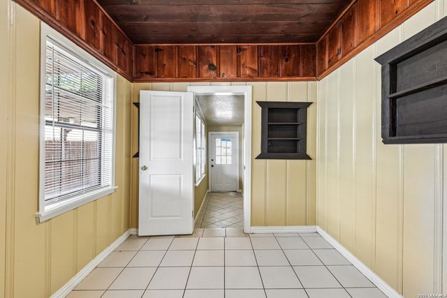 106 ROLLINS AVE, San Antonio, TX 78228