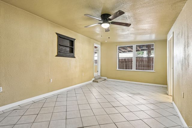 106 ROLLINS AVE, San Antonio, TX 78228