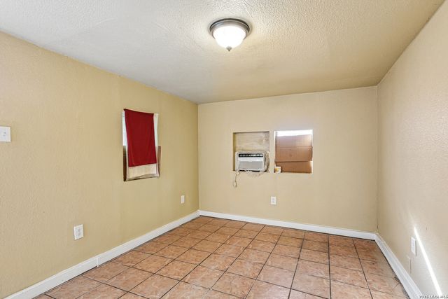 106 ROLLINS AVE, San Antonio, TX 78228