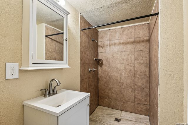 106 ROLLINS AVE, San Antonio, TX 78228