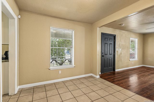 106 ROLLINS AVE, San Antonio, TX 78228