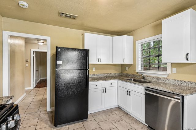 106 ROLLINS AVE, San Antonio, TX 78228