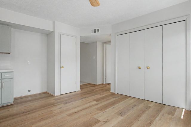 9423 Bollingbrook Drive, Houston, TX 77083