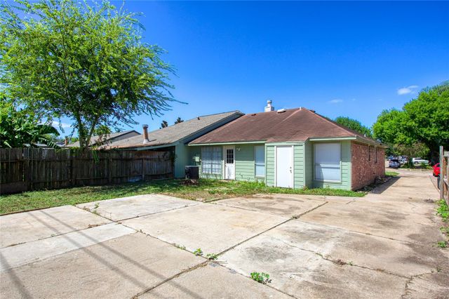 9423 Bollingbrook Drive, Houston, TX 77083
