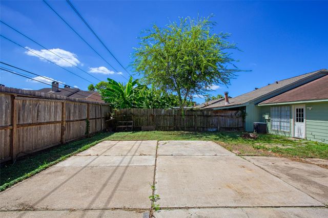9423 Bollingbrook Drive, Houston, TX 77083