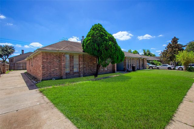 9423 Bollingbrook Drive, Houston, TX 77083
