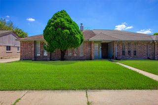 9423 Bollingbrook Drive, Houston, TX 77083