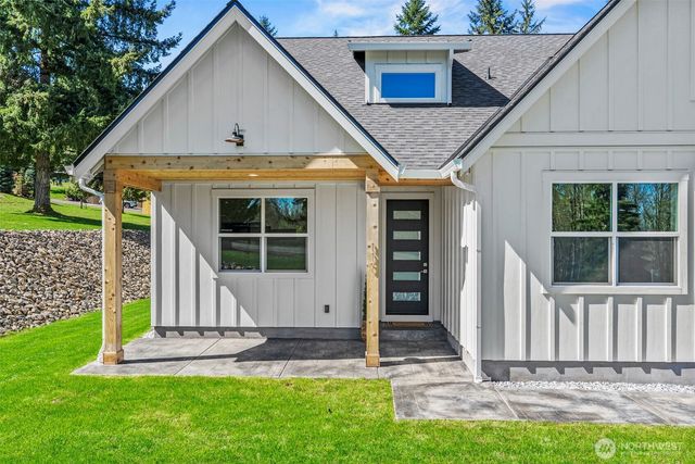 117 Red Hawk Drive, Castle Rock, WA 98611