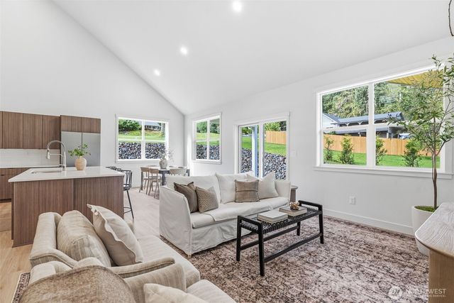 117 Red Hawk Drive, Castle Rock, WA 98611
