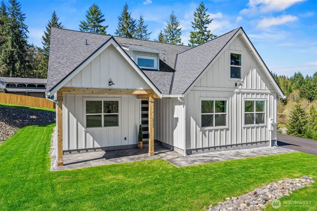 117 Red Hawk Drive, Castle Rock, WA 98611