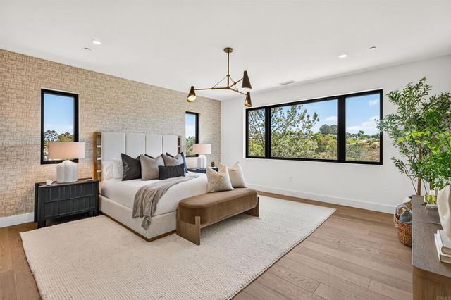 1376 Tennis Club Drive, Encinitas, CA 92024