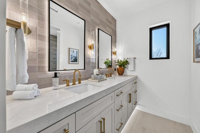 1376 Tennis Club Drive, Encinitas, CA 92024