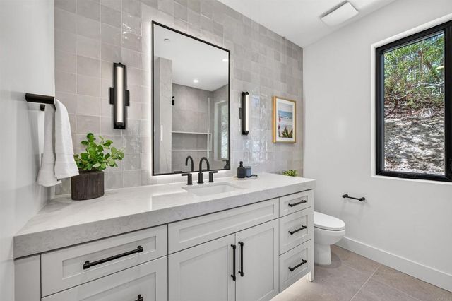 1376 Tennis Club Drive, Encinitas, CA 92024