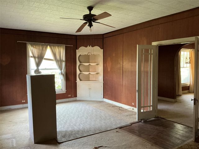 300 E Grand Avenue, Comanche, TX 76442