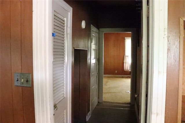 300 E Grand Avenue, Comanche, TX 76442