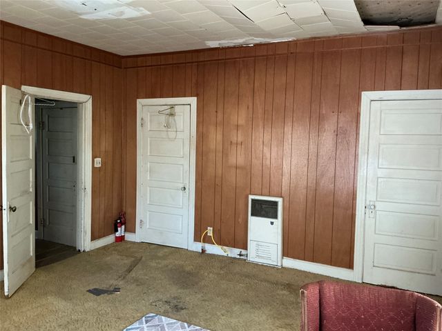 300 E Grand Avenue, Comanche, TX 76442