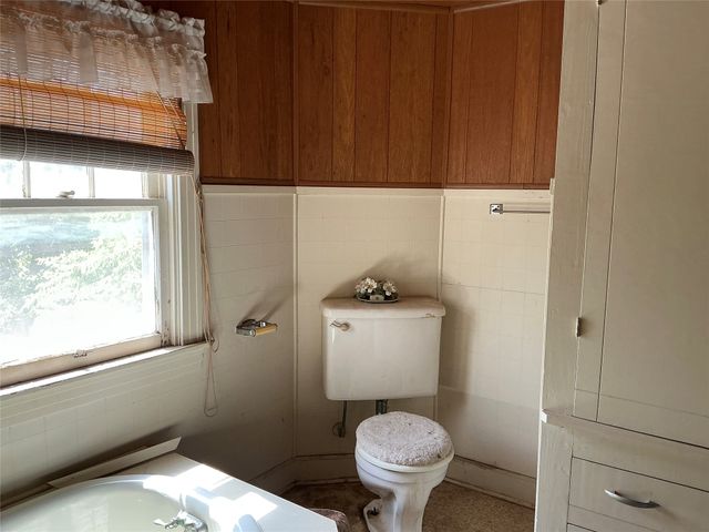 300 E Grand Avenue, Comanche, TX 76442
