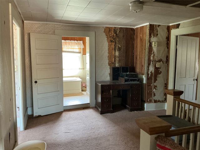 300 E Grand Avenue, Comanche, TX 76442