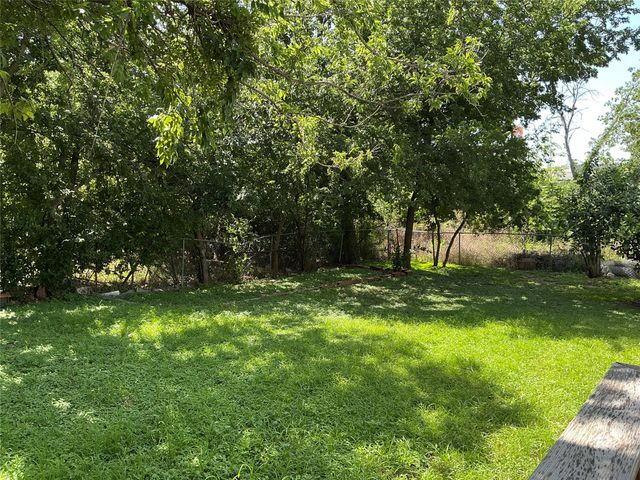 300 E Grand Avenue, Comanche, TX 76442