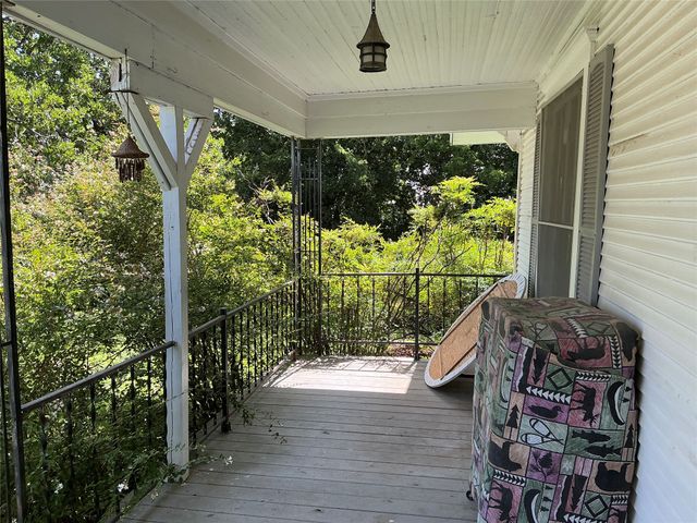 300 E Grand Avenue, Comanche, TX 76442